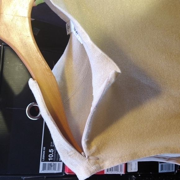 𝅺ST John women's tank top shirt size extra large light almond gold color NWT - Picture 8 of 10